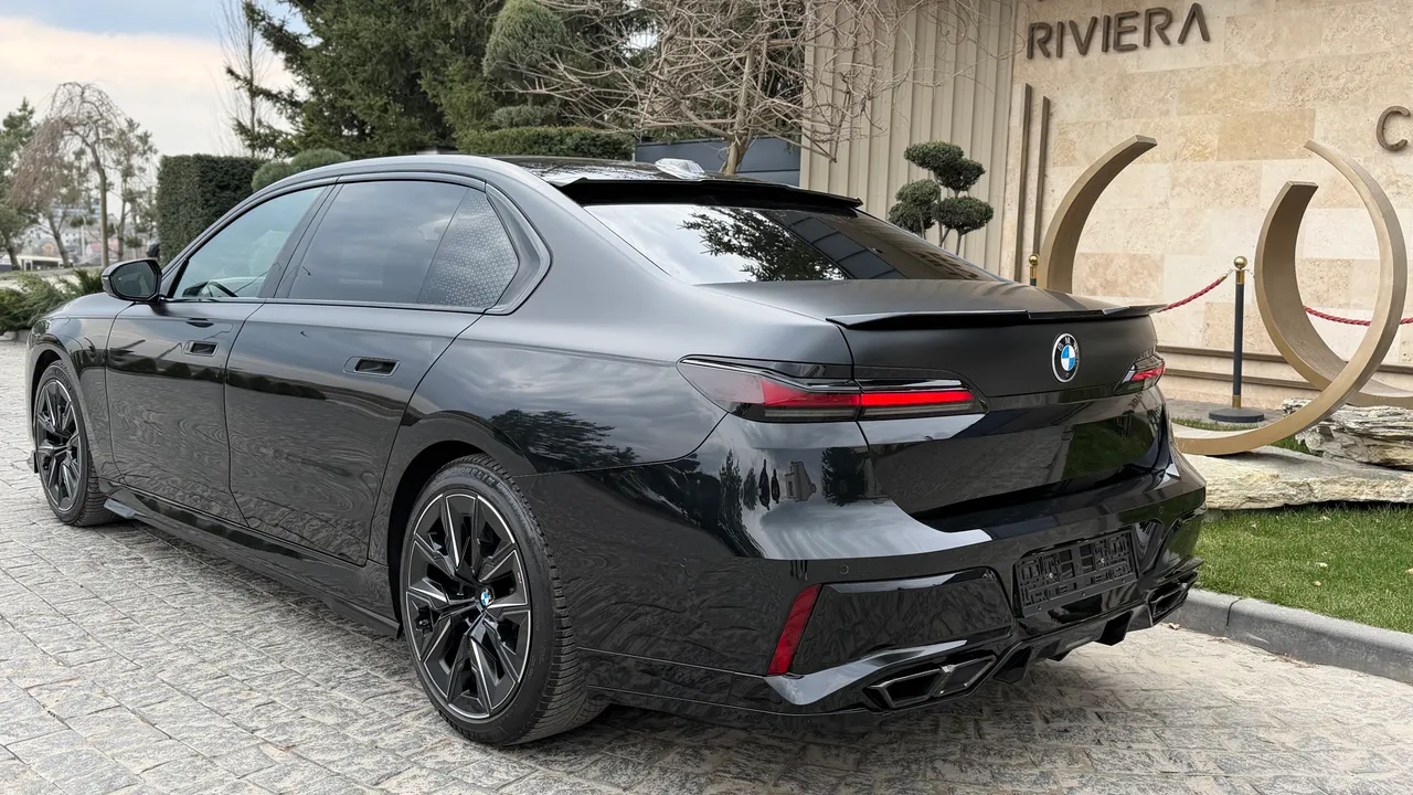 BMW 7 серії - фото 40