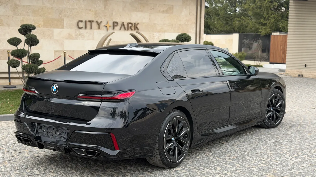 BMW 7 серії - фото 59