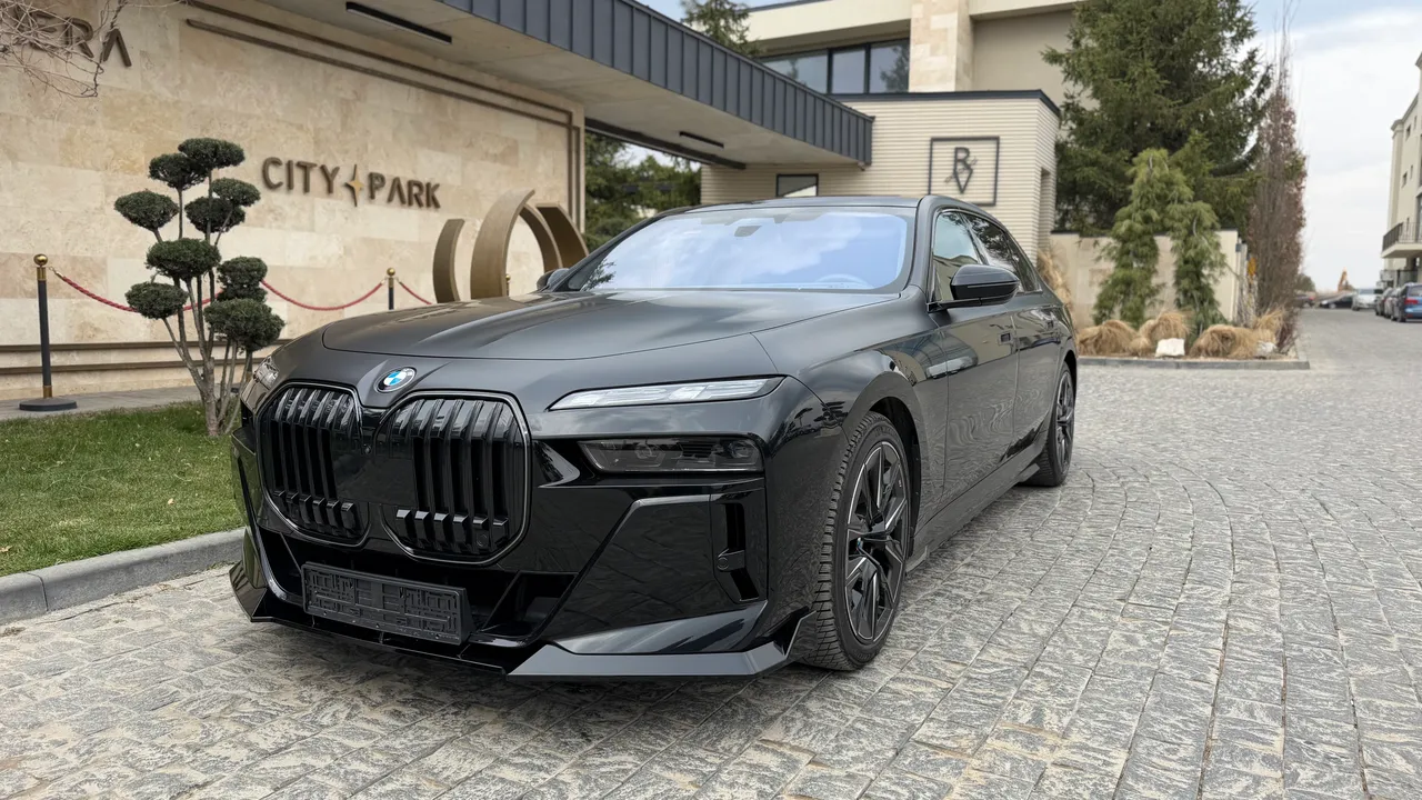 BMW 7 серії - фото 9