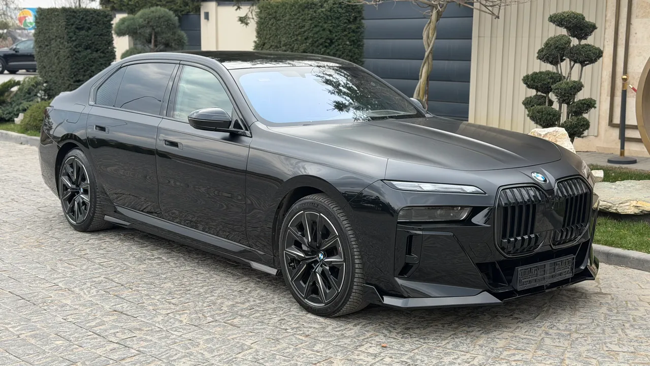 BMW 7 серії - фото 33