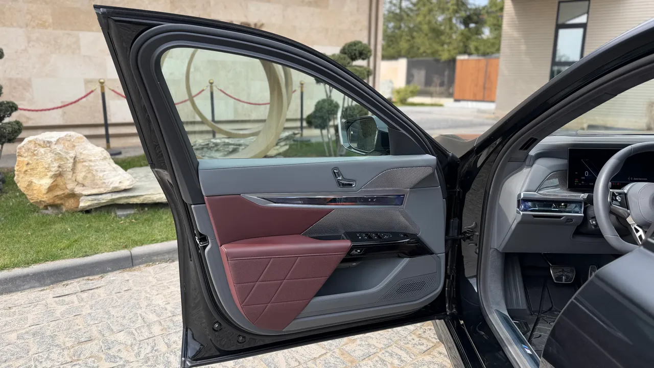 BMW 7 серії - фото 92