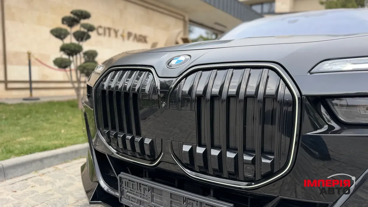 BMW 7 серії - фото 17