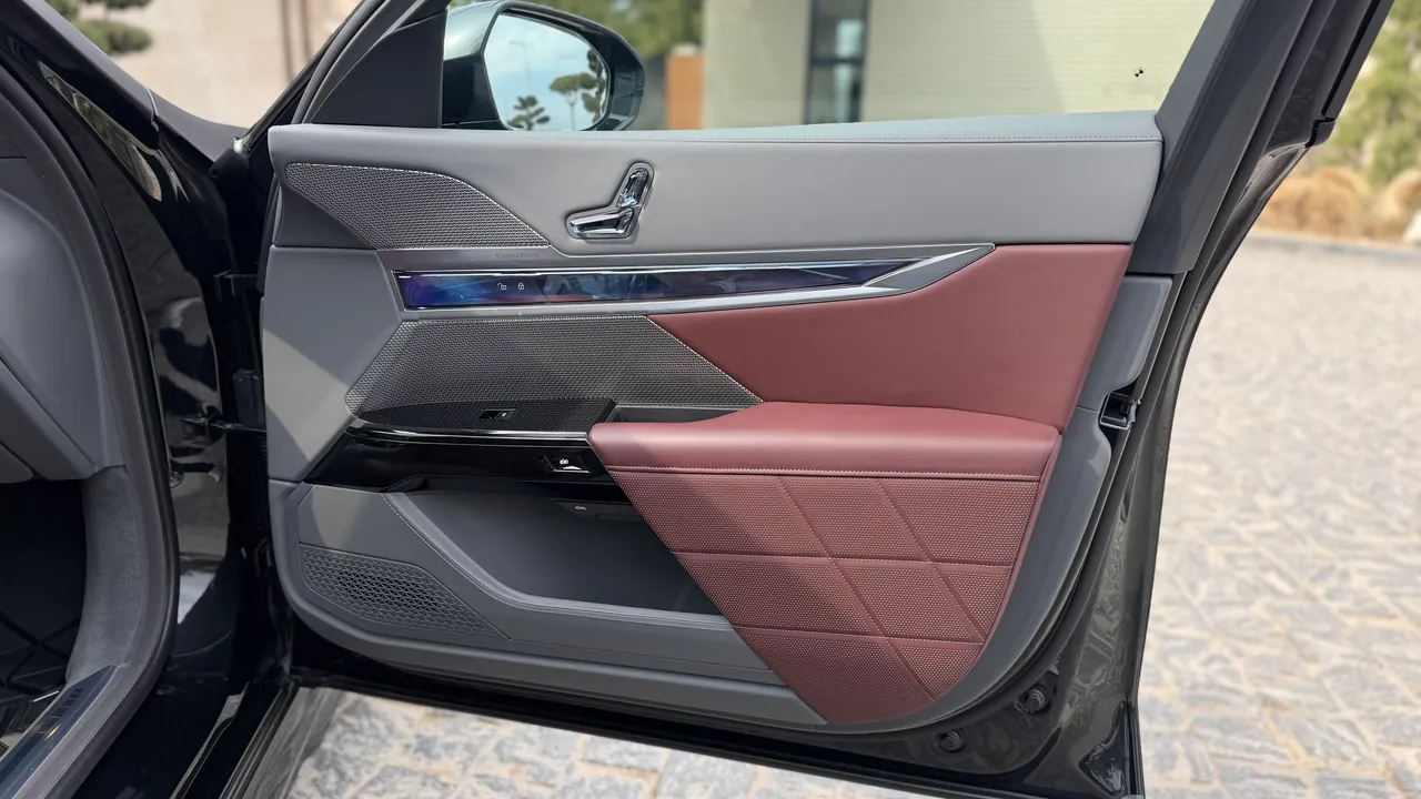 BMW 7 серії - фото 97