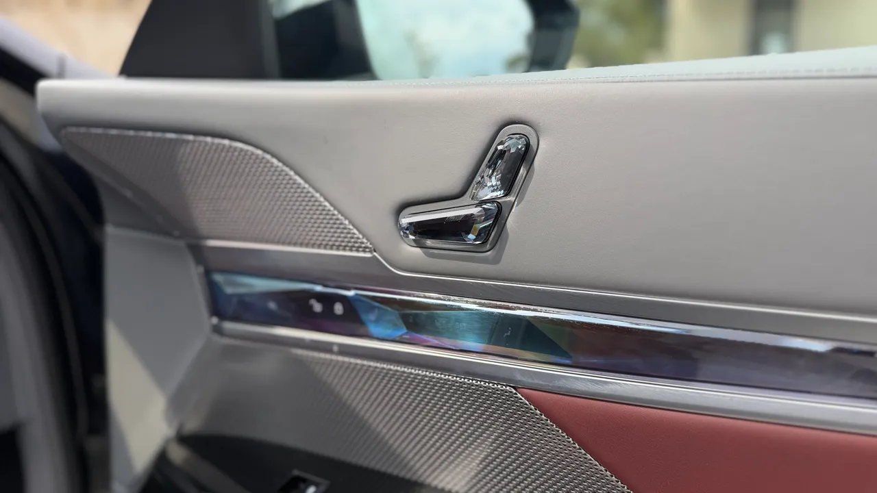 BMW 7 серії - фото 98