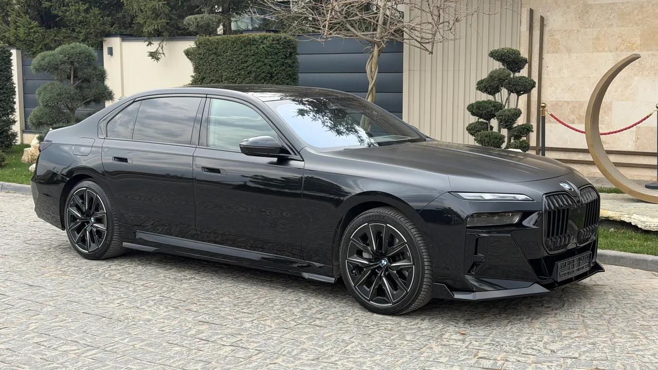 BMW 7 серії - фото 34