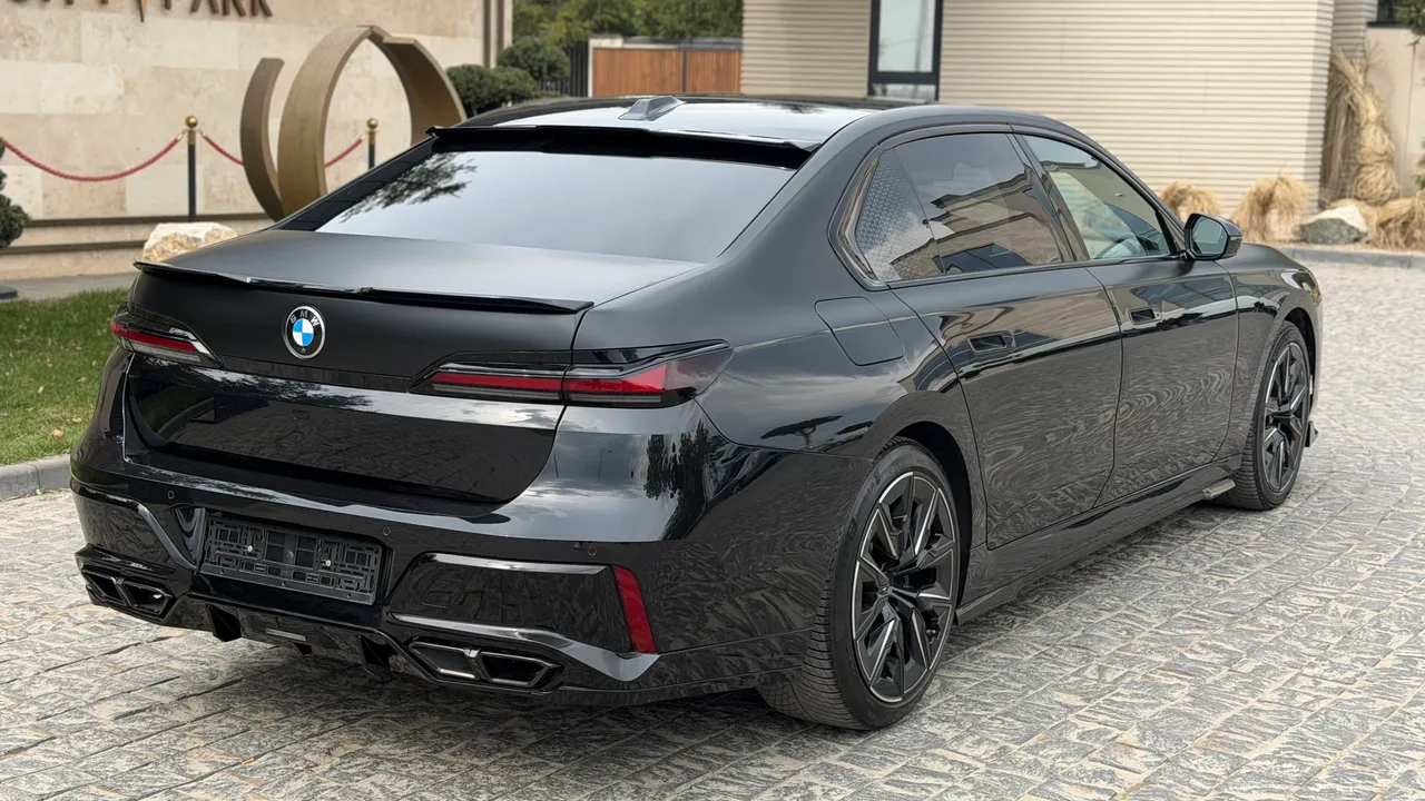 BMW 7 серії - фото 54