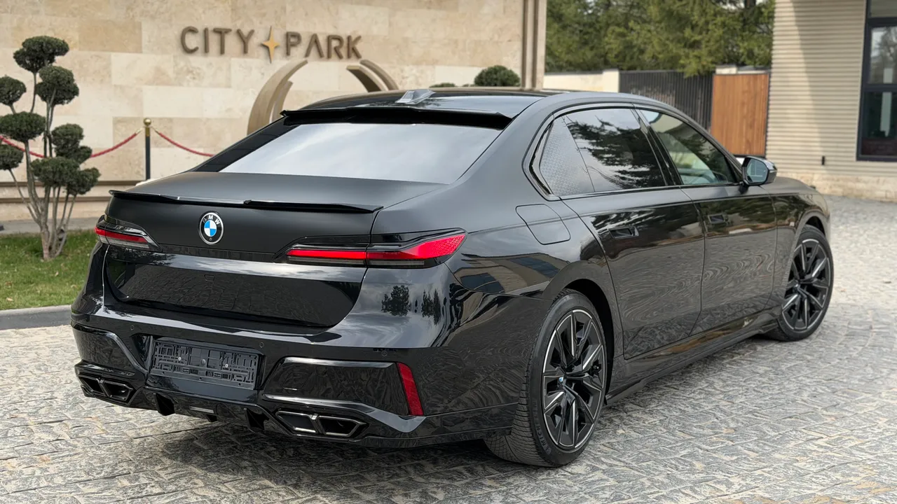 BMW 7 серії - фото 65