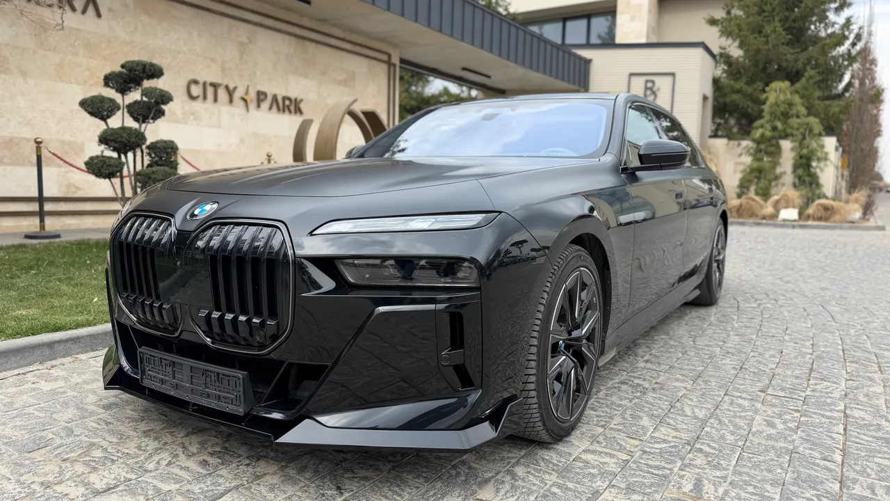 BMW 7 серії - фото 10