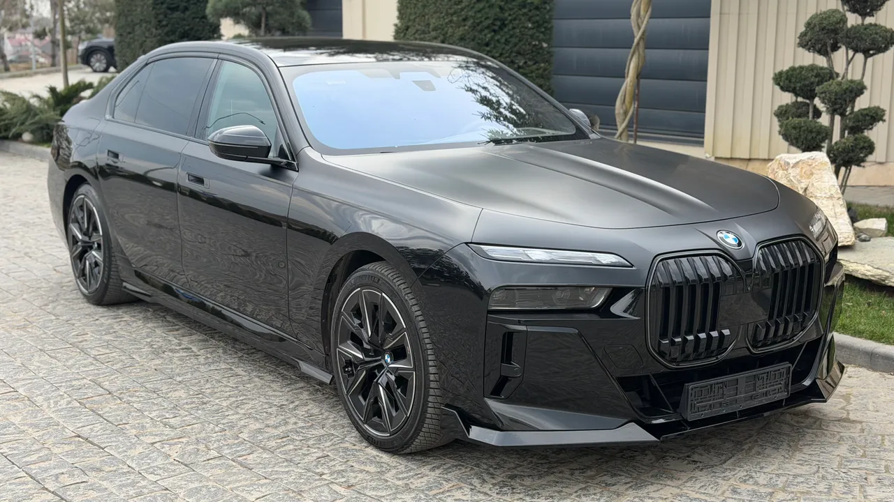 BMW 7 серії - фото 28