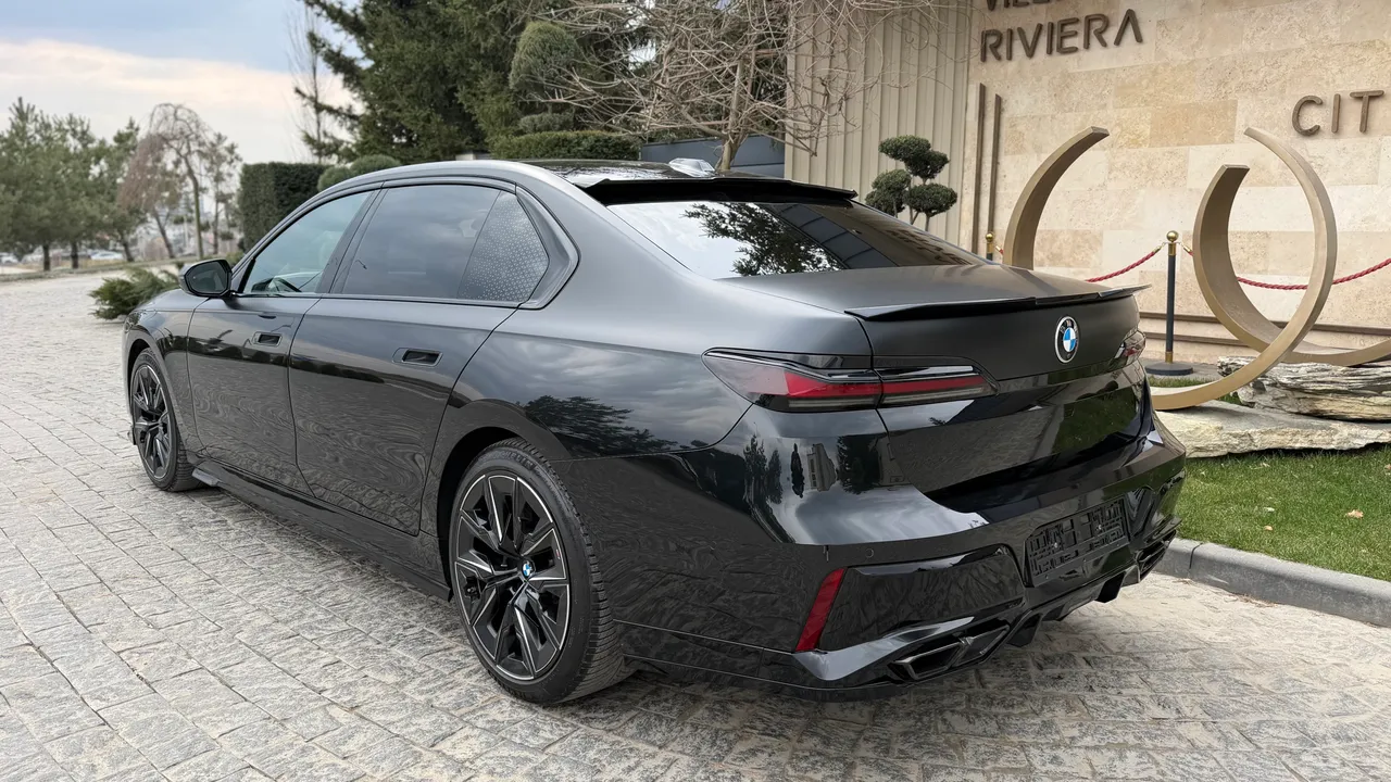 BMW 7 серії - фото 37