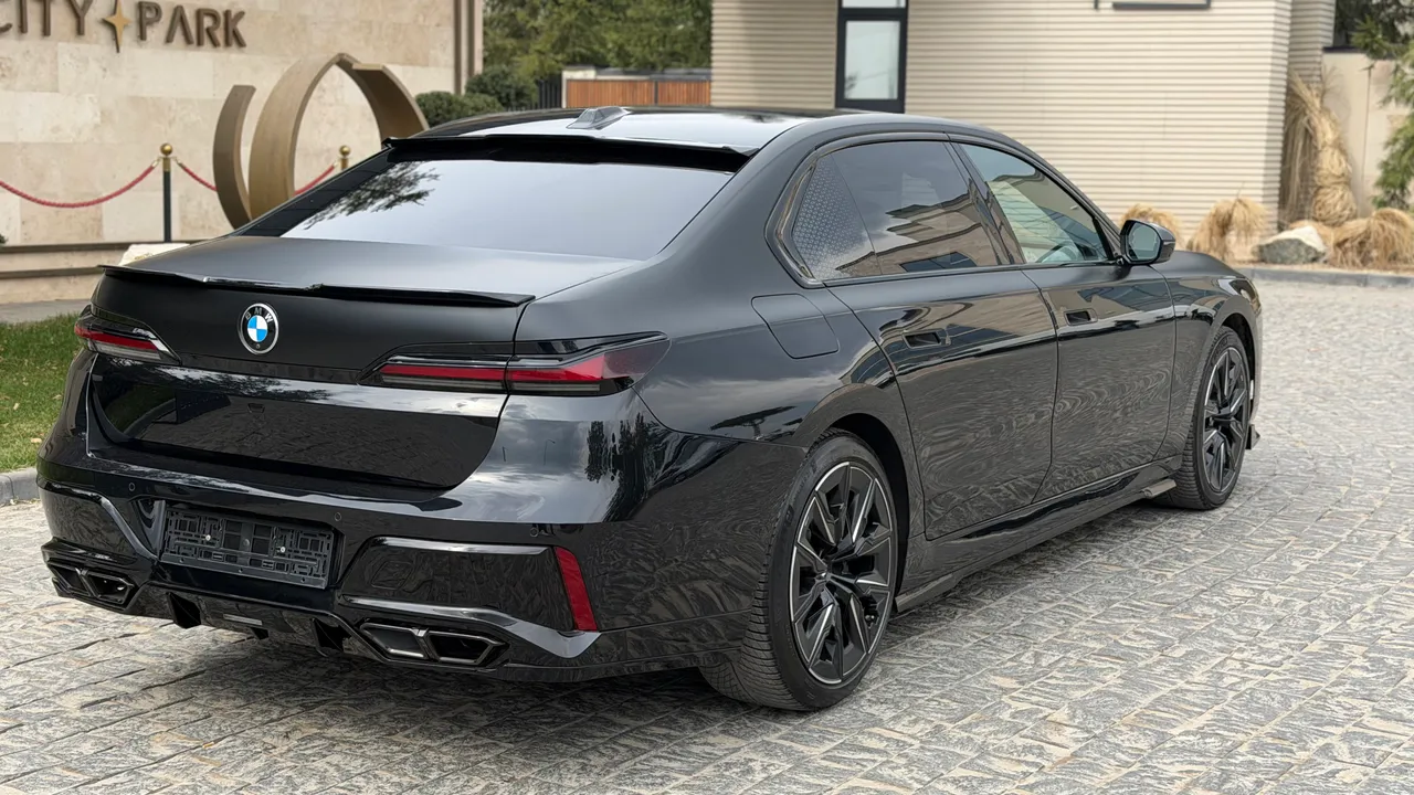 BMW 7 серії - фото 48