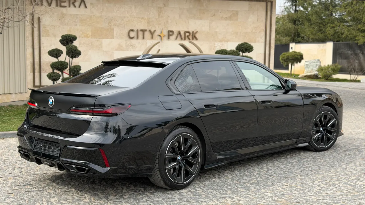 BMW 7 серії - фото 62