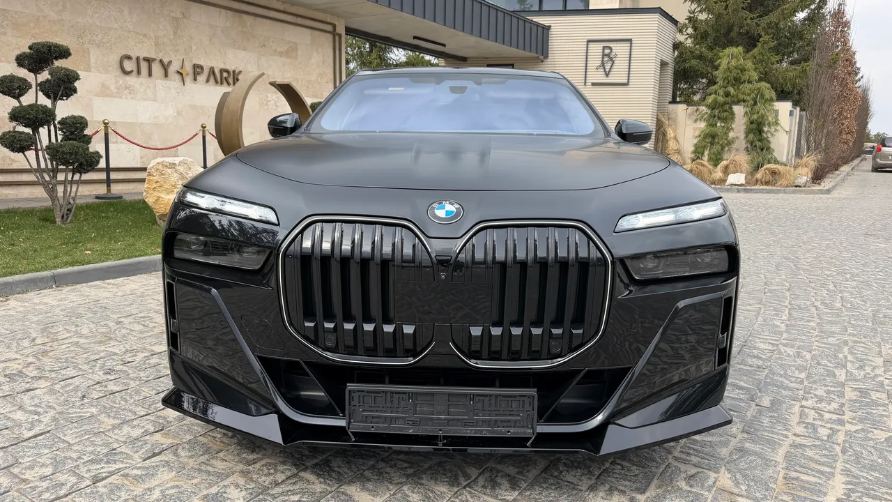 BMW 7 серії - фото 25