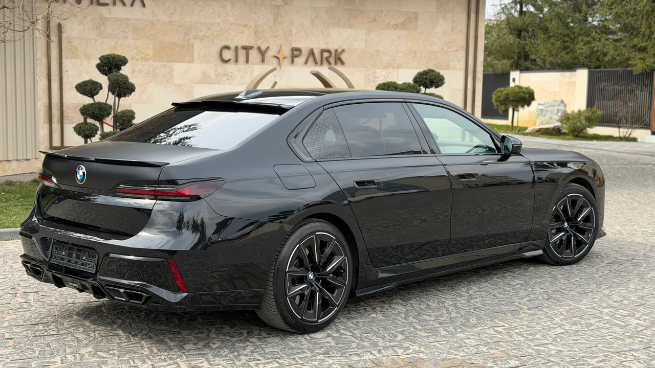 BMW 7 серії - фото 64