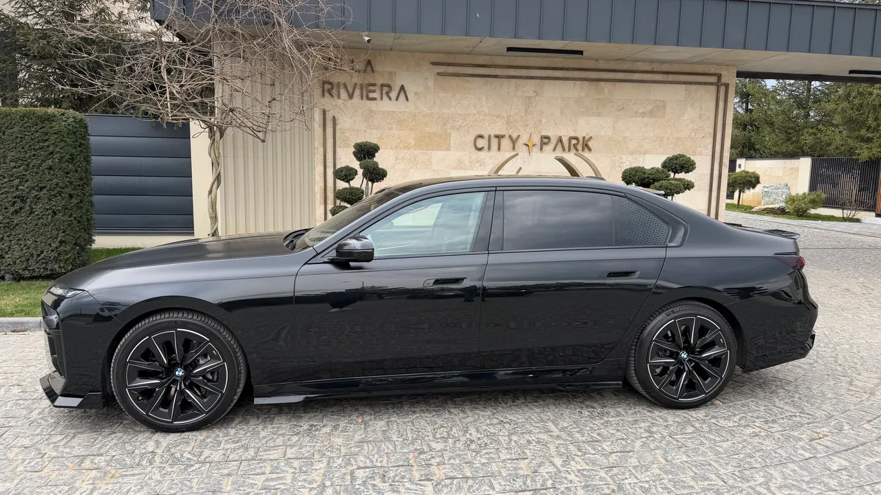 BMW 7 серії - фото 19