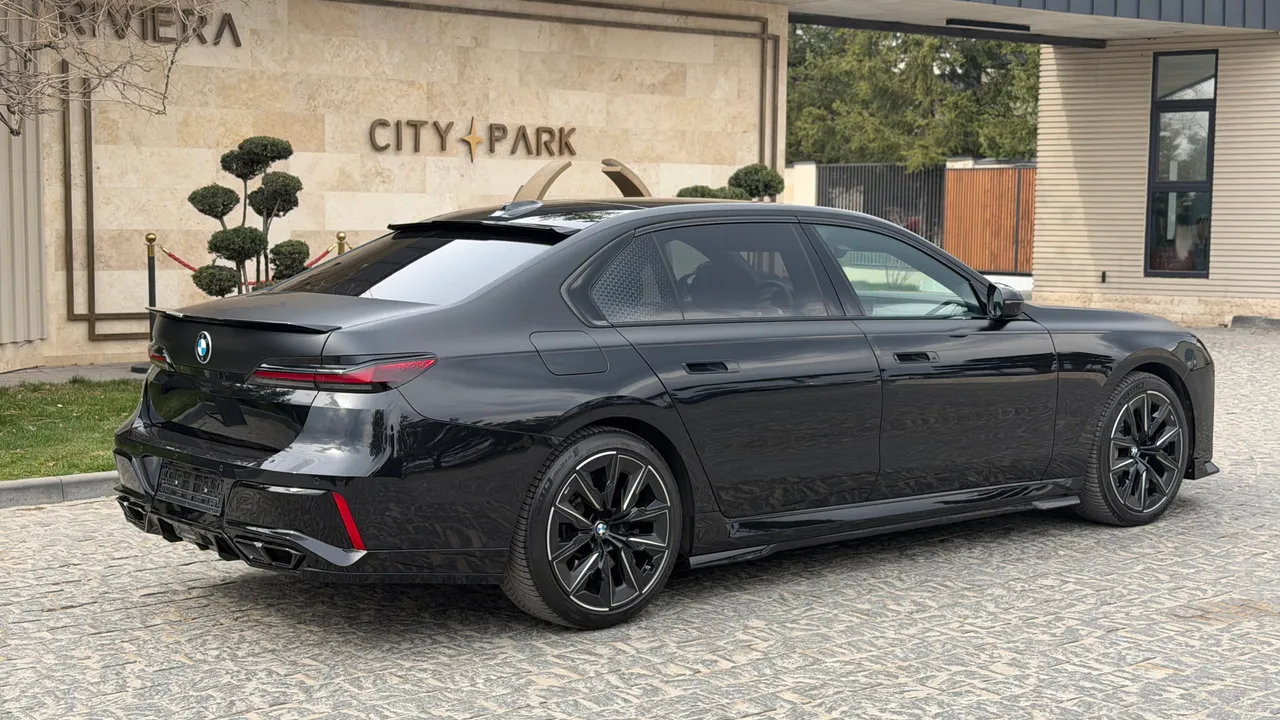 BMW 7 серії - фото 56