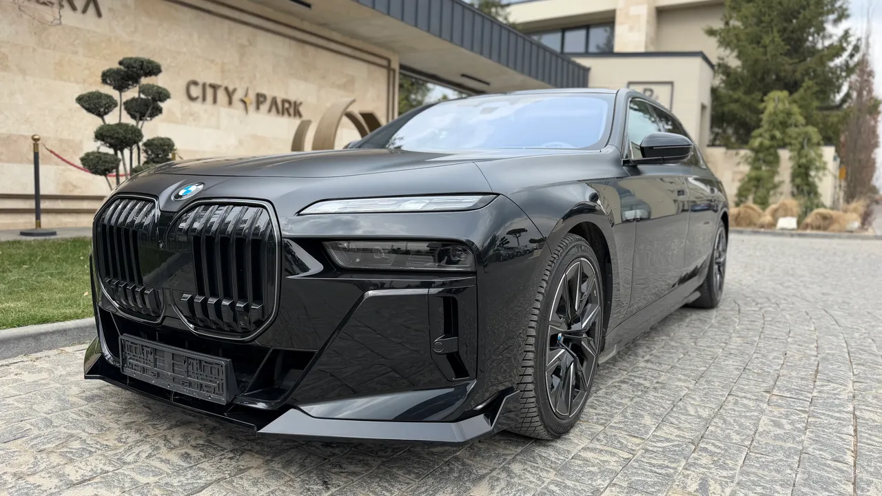 BMW 7 серії - фото 14