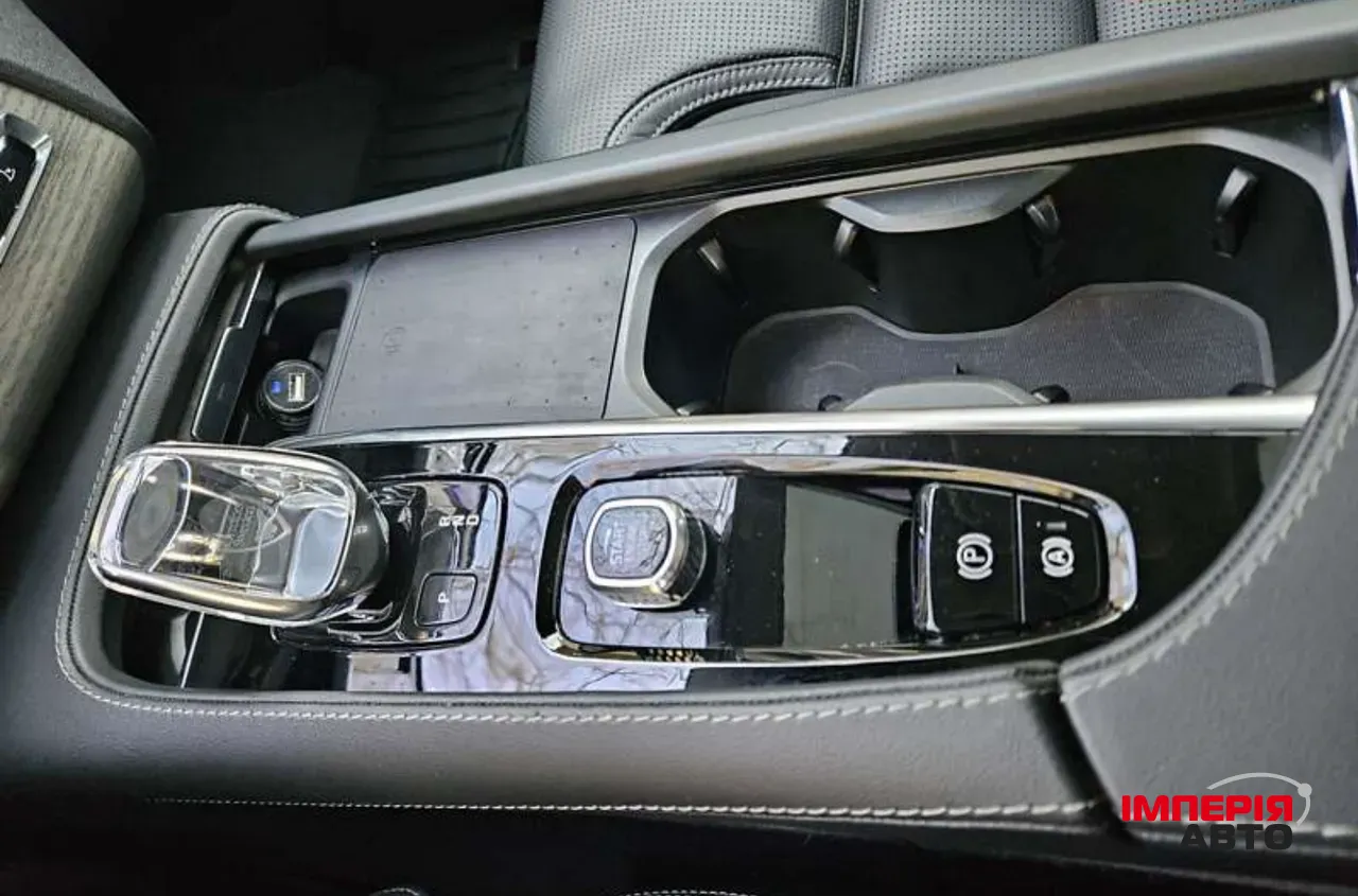 Volvo XC90 - фото 7