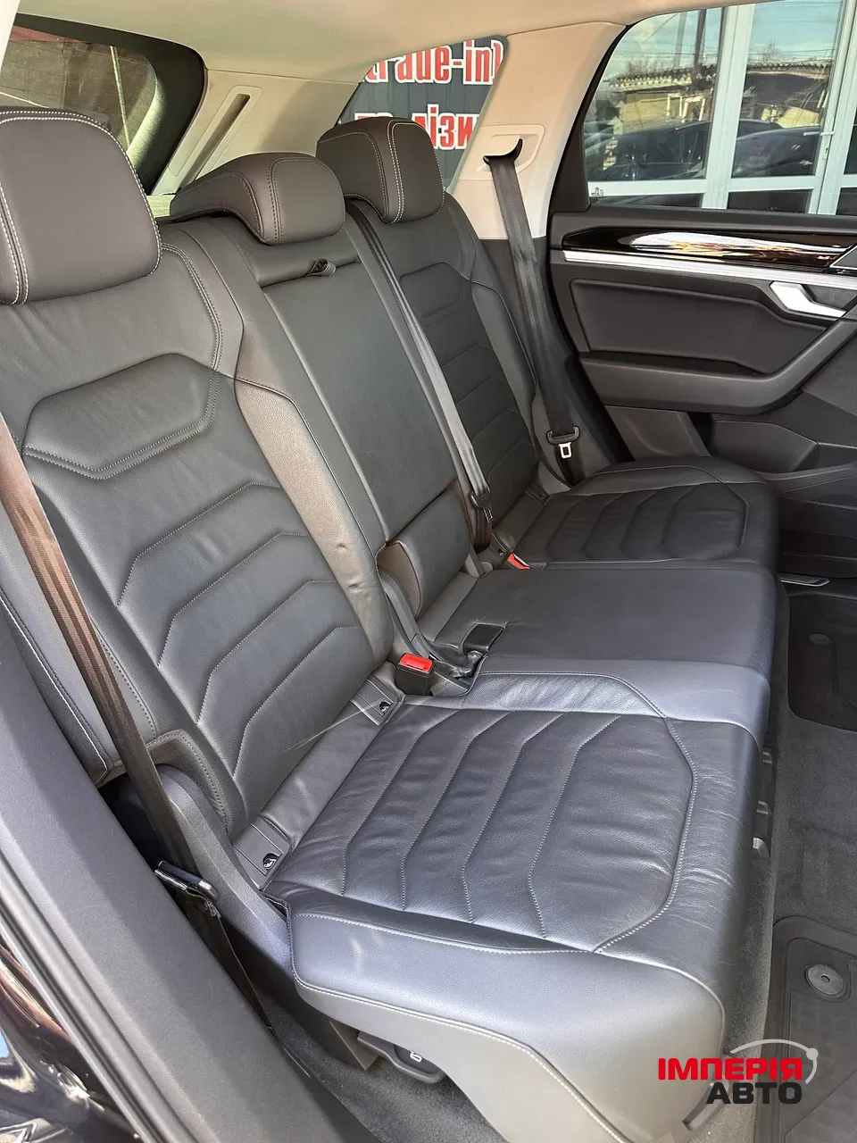 Volkswagen Touareg - фото 8