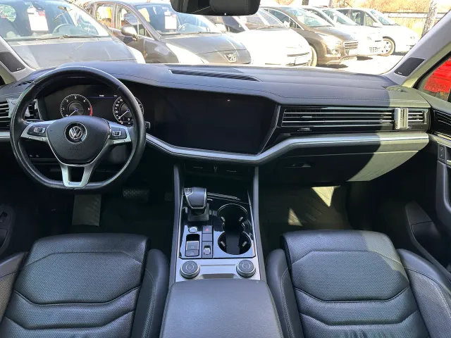 Volkswagen Touareg - фото 5