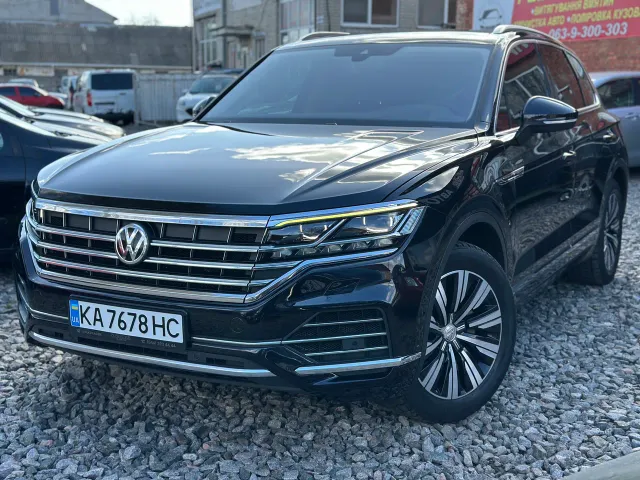 Volkswagen Touareg - фото 2