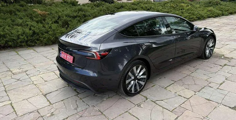Tesla Model 3 - фото 4