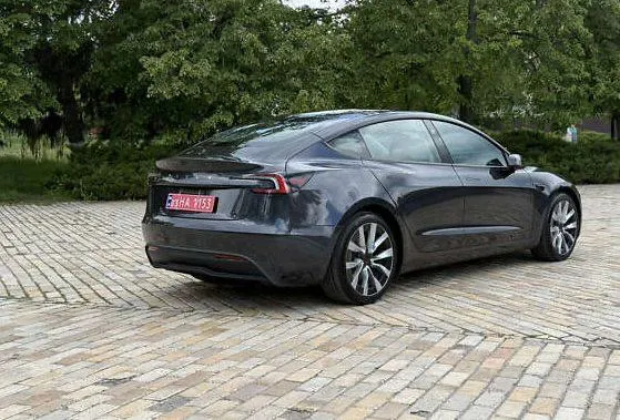 Tesla Model 3 - фото 8