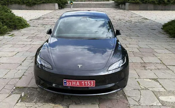 Tesla Model 3 - фото 2