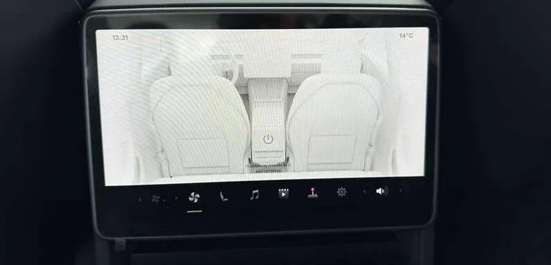 Tesla Model 3 - фото 13