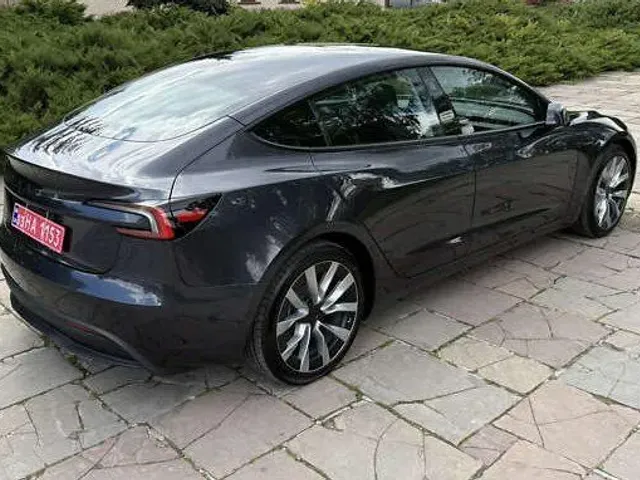 Tesla Model 3 - фото 4
