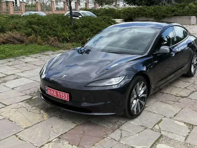 Tesla Model 3 - фото 1