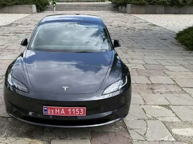 Tesla Model 3 - фото 2