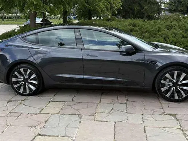 Tesla Model 3 - фото 3