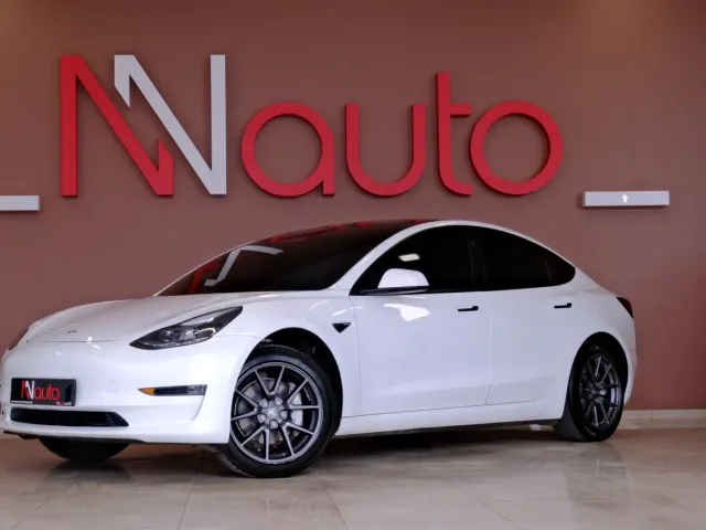 Tesla Model 3 - фото 1