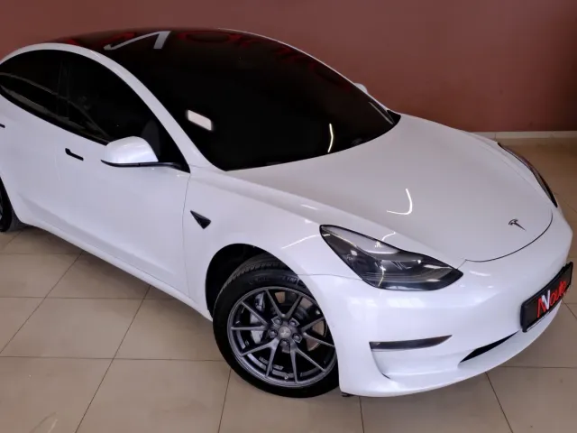 Tesla Model 3 - фото 4