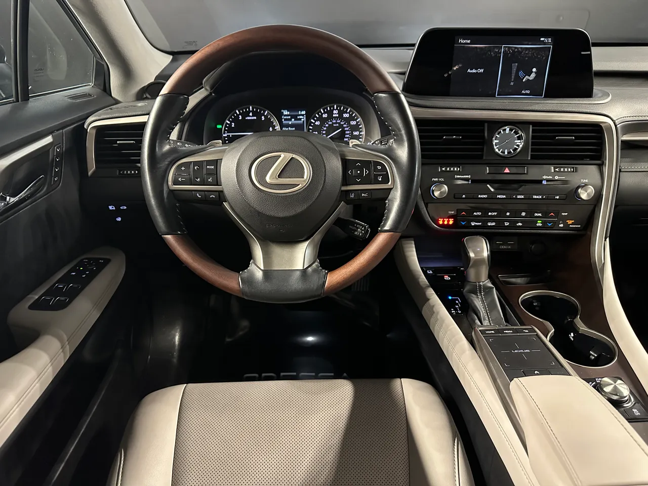 Lexus RX - фото 9