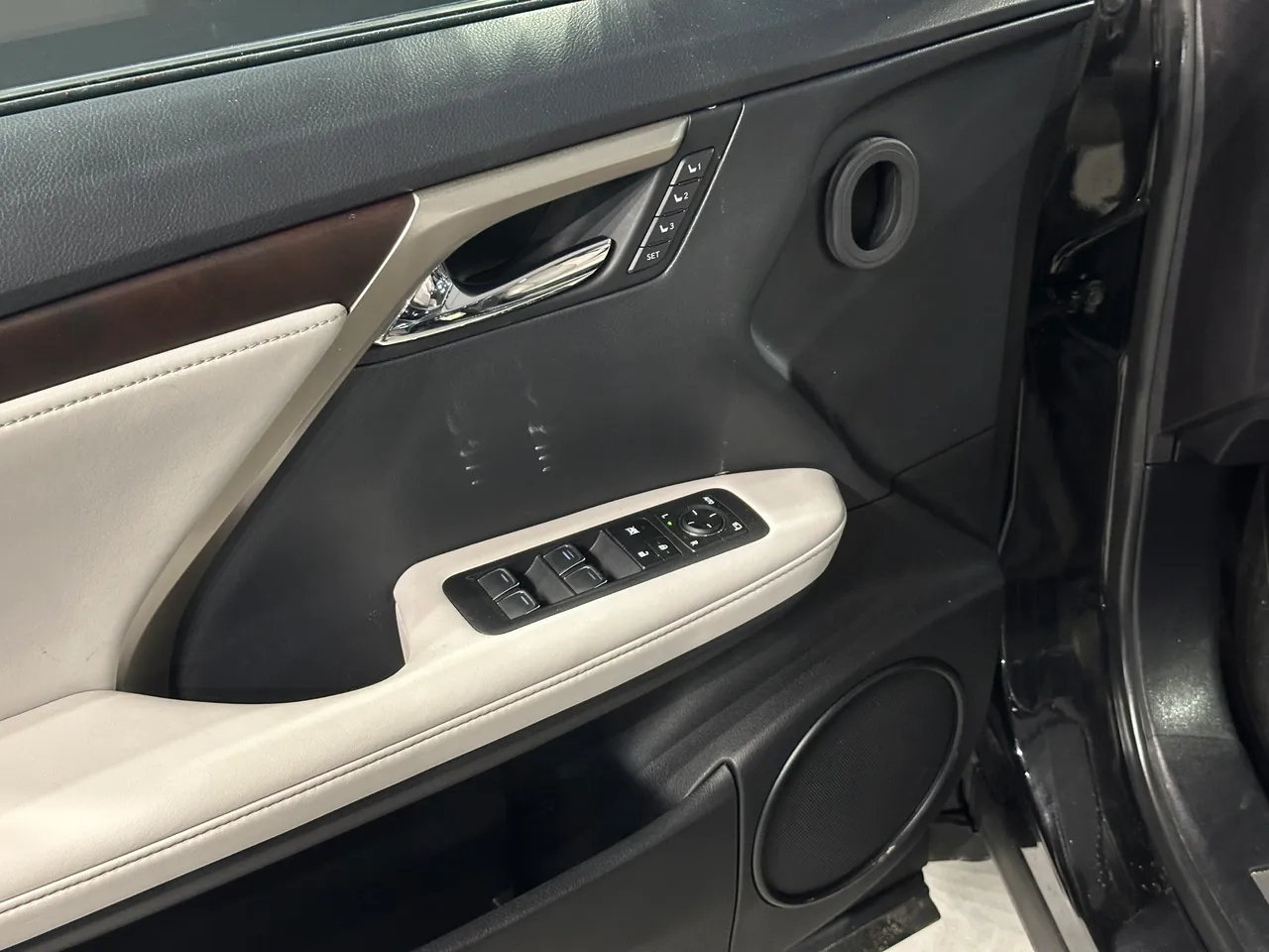 Lexus RX - фото 12