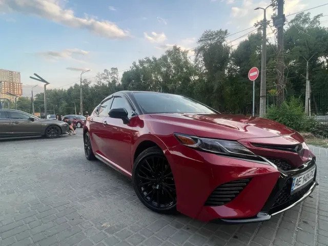 Toyota Camry - фото 1