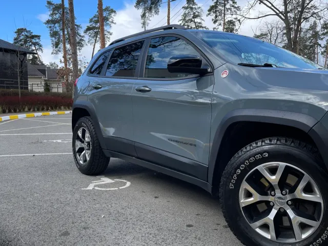 Jeep Cherokee - фото 4