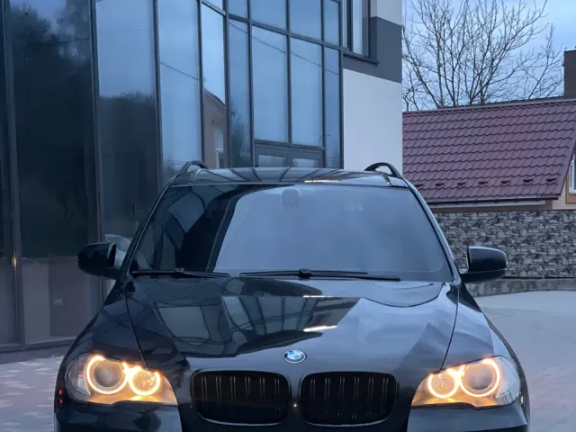 BMW X5 - фото 1