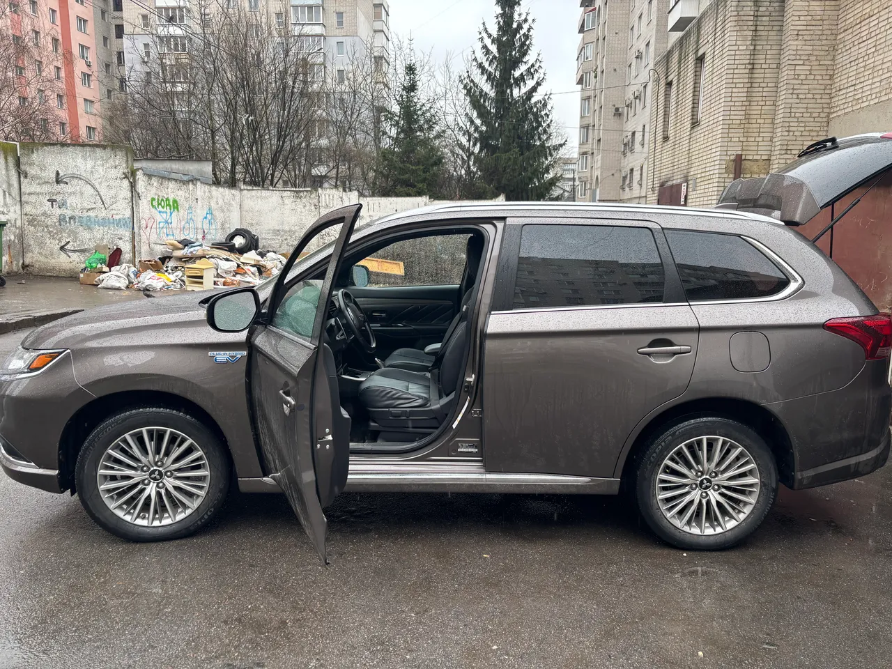 Mitsubishi Outlander - фото 2