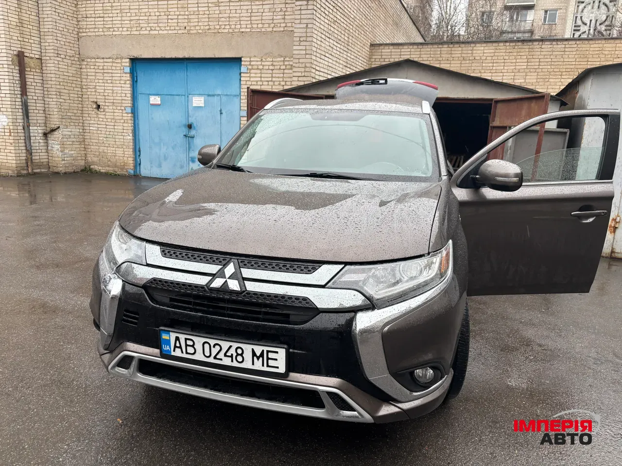 Mitsubishi Outlander - фото 1