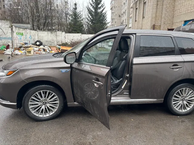 Mitsubishi Outlander - фото 3
