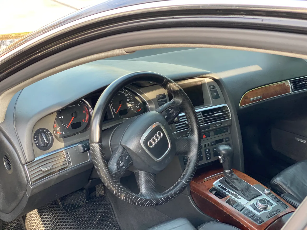 Audi A6 - фото 9