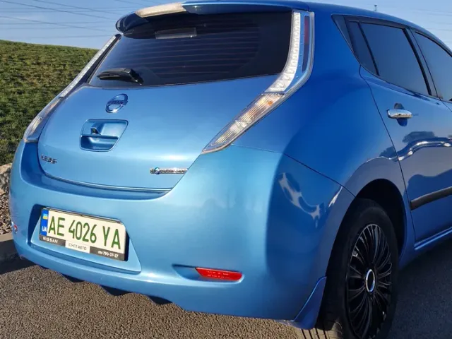 Nissan Leaf - фото 2
