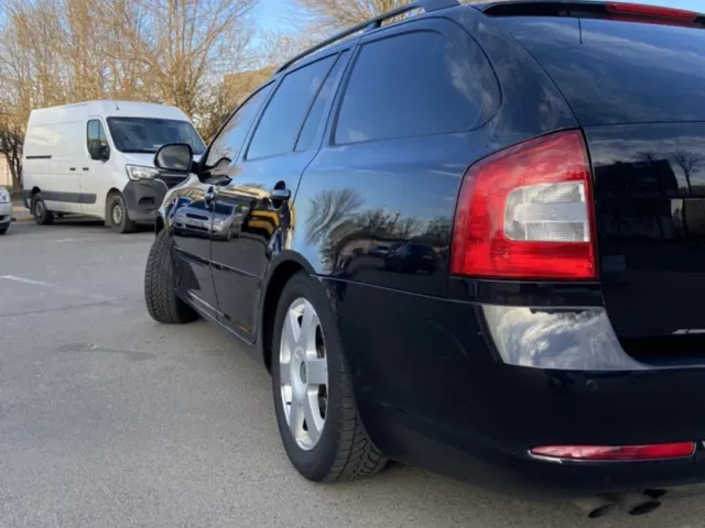 Skoda Octavia - фото 4