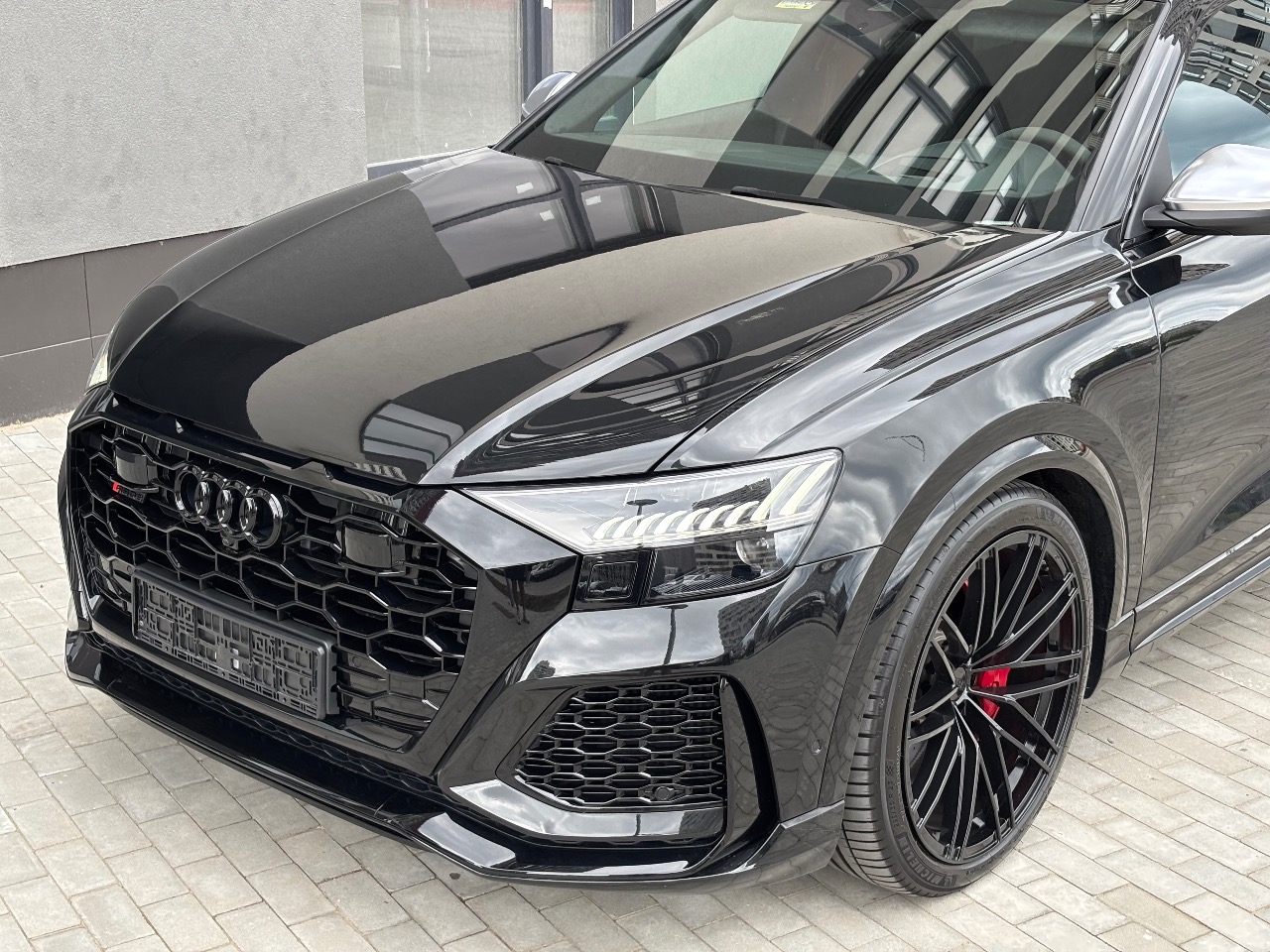 Audi RS Q8 - фото 9