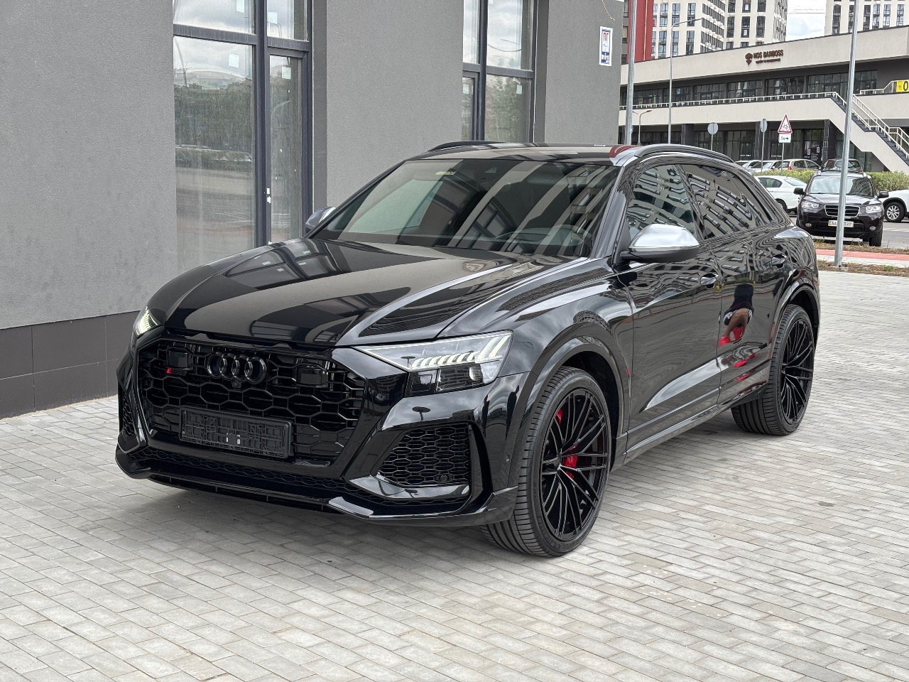 Audi RS Q8 - фото 1