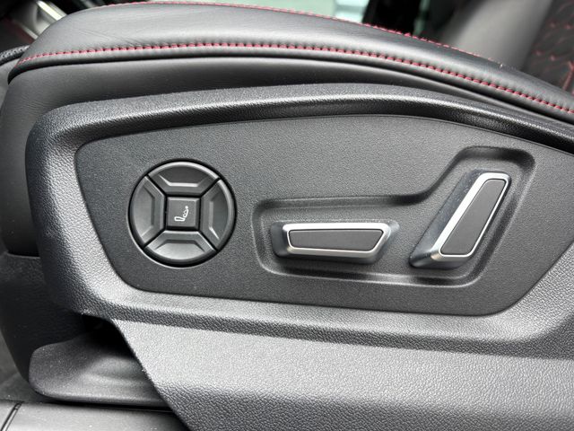 Audi RS Q8 - фото 3