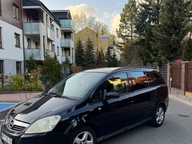 Opel Zafira - фото 1